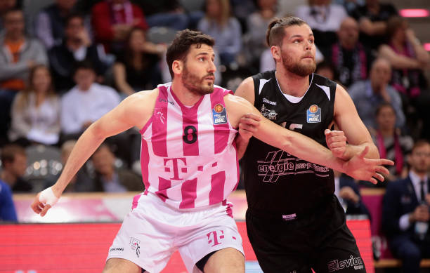 的双后腰防 的双后腰防