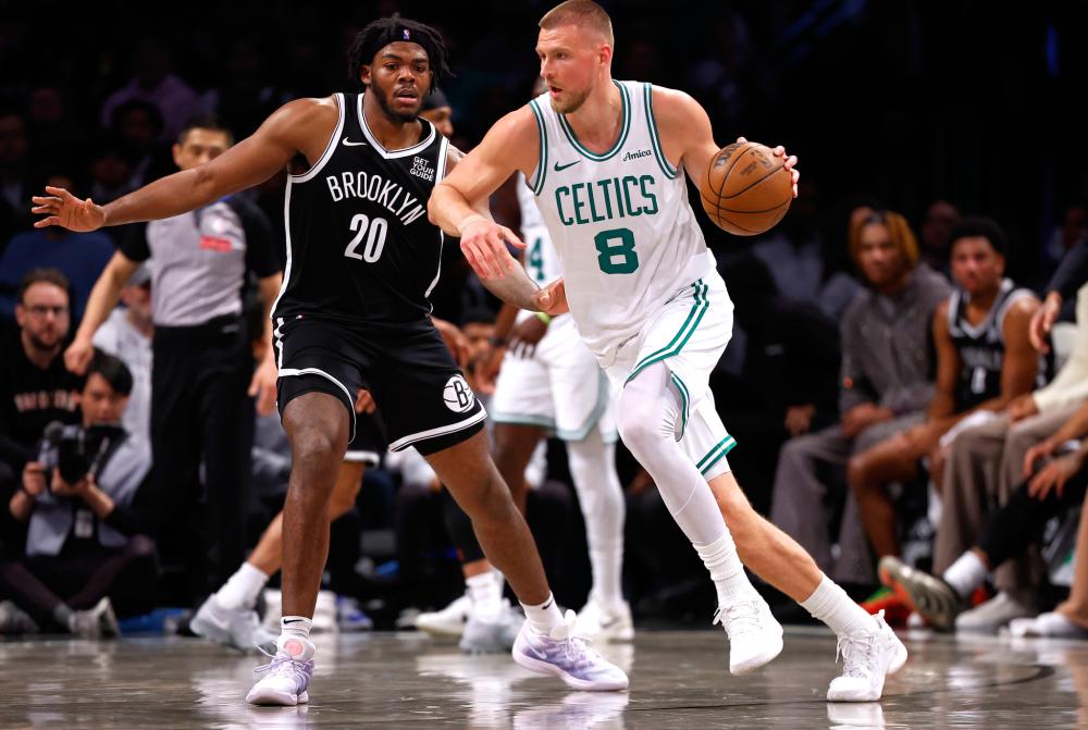 台上始终保 台上始终保